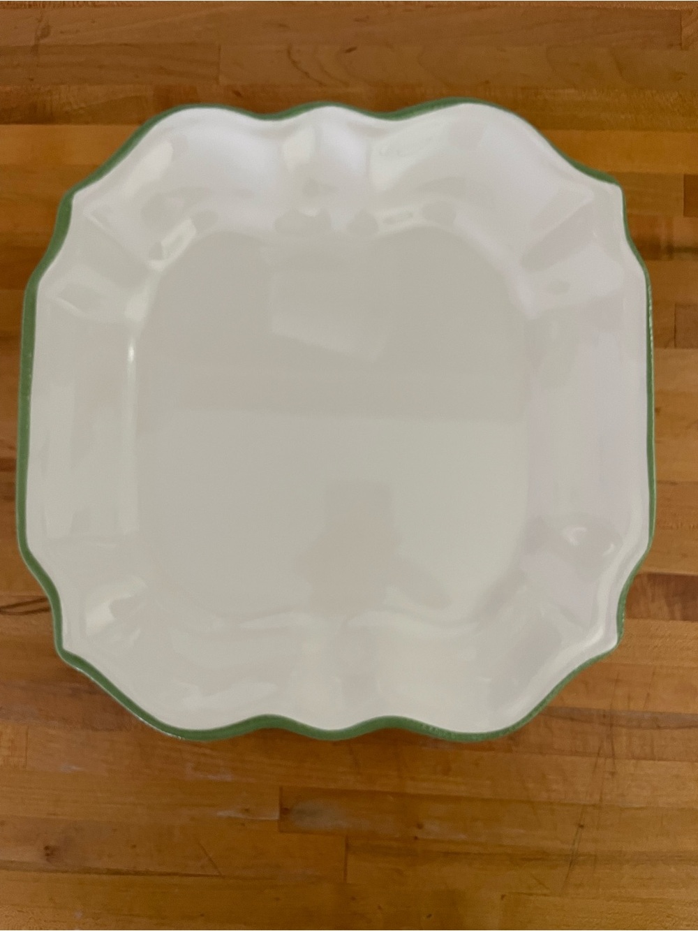 Two’s Company: Garden Soiree two Set of 4 Dinner Plates with Green Border
